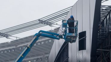 Jak powstaje 300-tonowa sylwestrowa scena na Stadionie Śląskim