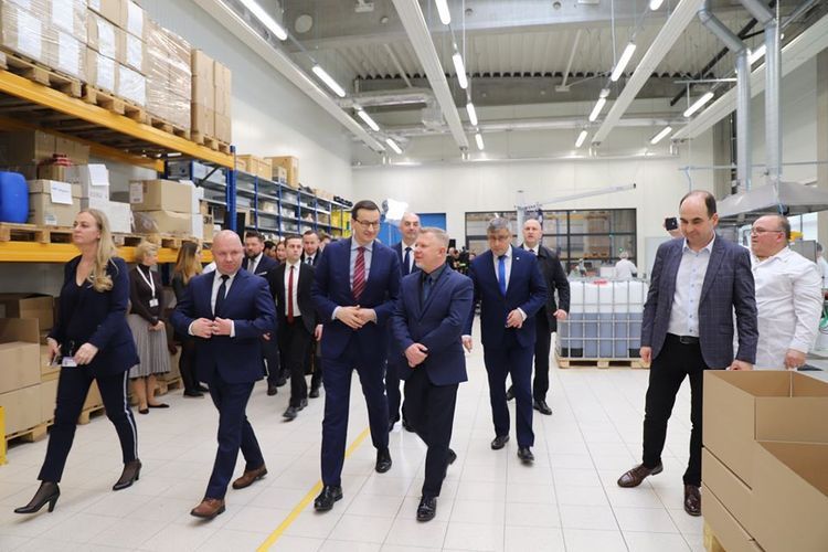 Premier pod wrażeniem innowacyjnej firmy z Jaworzna, Śląski Urząd Wojewódzki