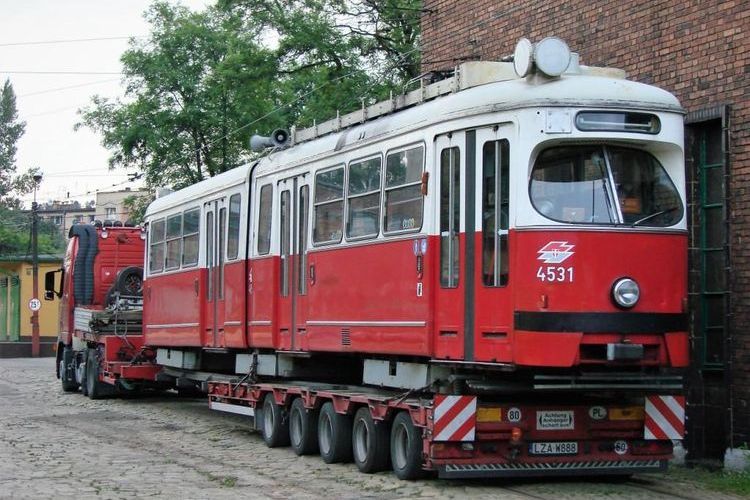 Wiedeńskie tramwaje E1 przejechały 10 mln kilometrów. Od poniedziałku są na emeryturze, Tramwaje Śląskie