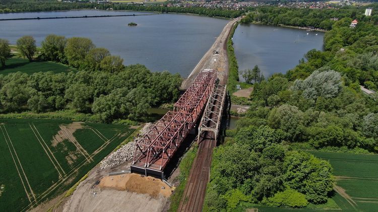 Nowy most na Wiśle, tory, przystanki - zobaczcie największą inwestycję kolejową na Śląsku na półmetku, Tomasz Raudner, wale