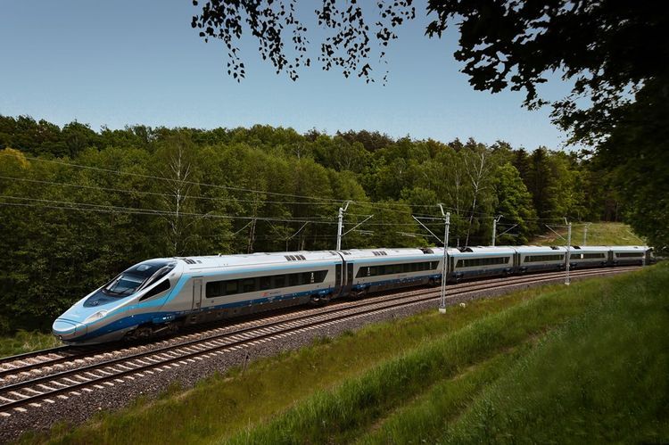 Pociągiem do Krakowa w 35 minut? CPK przedstawia plany budowy kolei w woj. śląskim, PKP Intercity