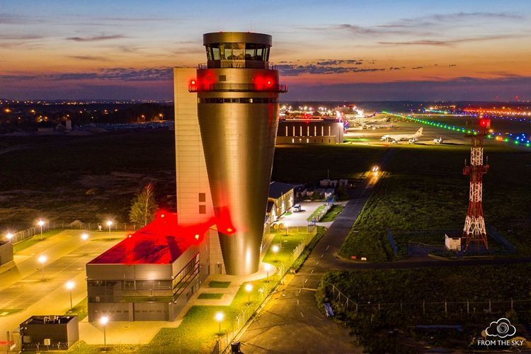 Pyrzowice mają nową wieżę kontroli lotów. Najwyższą w Polsce, From the Sky - Robert Neumann