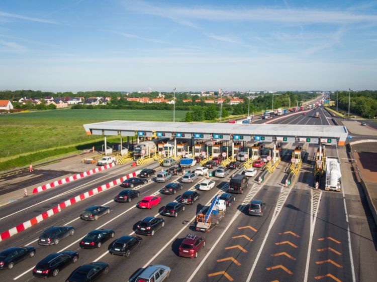 Sejm rozpoczął prace nad likwidacją szlabanów na autostradach, archiwum, KAS