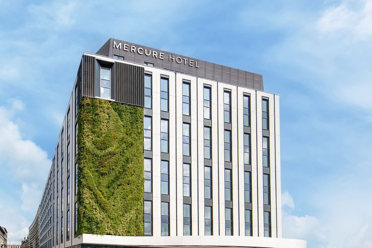 Największa roślinna ściana w Katowicach powstała na nowym hotelu, materiały prasowe