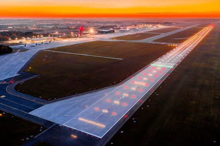 Pasażerów dwa razy więcej, niż rok temu - lotnisko w Pyrzowicach podaje dane za październik 2021, Piotr, Adamczyk, GTL