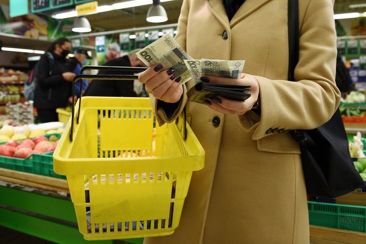 Urzędnicy sprawdzają ceny w sklepach. Czy przedsiębiorcom grożą sankcje?, 