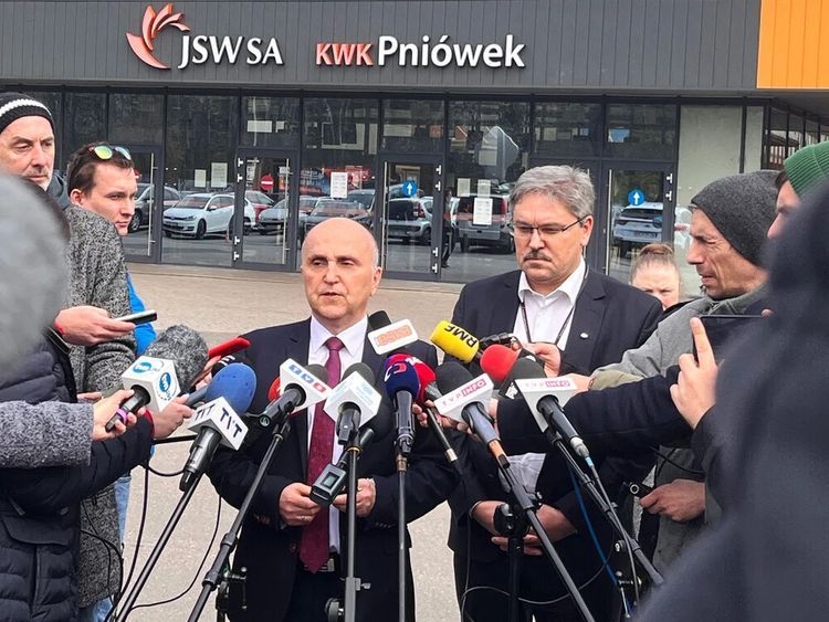 KWK Pniówek: akcja ratownicza trwa. Prezydent Andrzej Duda przyjedzie do Pawłowic, JSW