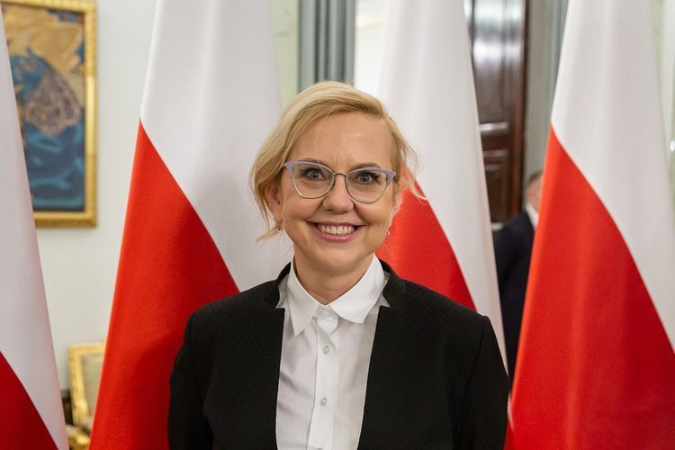 Rząd otwiera Polskę na wiatraki. To sposób na tańszy prąd, Twitter