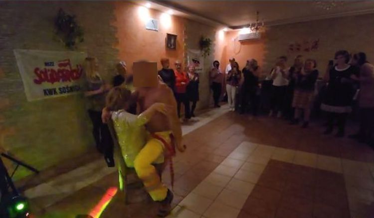 Tak się bawią związki KWK Sośnica! Sexy policjant i inne pikantne atrakcje na imprezie z okazji Dnia Kobiet (wideo), Facebook/solidarnoscsosnica