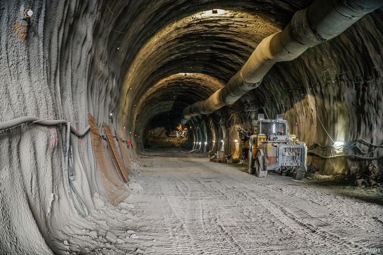 S1 Przybędza-Milówka. Ostatnia nawa drugiego tunelu w Beskidach przebita (foto), GDKKiA Katowice