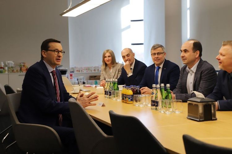 Premier pod wrażeniem innowacyjnej firmy z Jaworzna, Śląski Urząd Wojewódzki