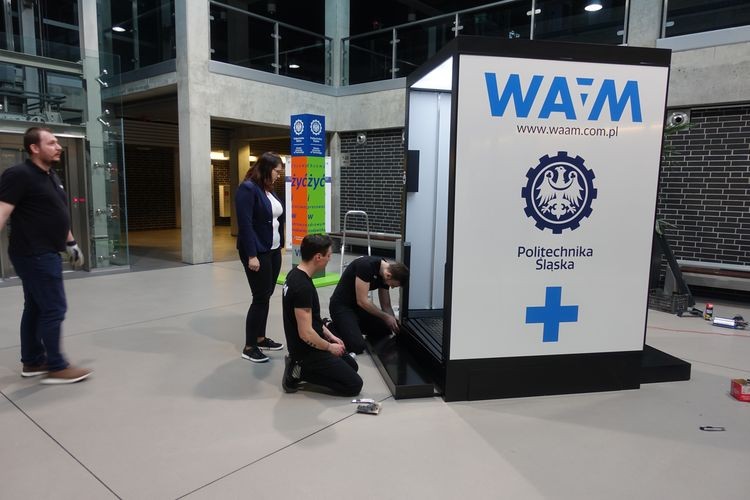Śląski startup i Politechnika Śląska opracowali bramę odkażającą dla personelu medycznego, WAAM