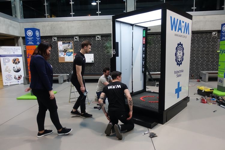 Śląski startup zbudował bramę odkażającą dla szpitali, WAAM