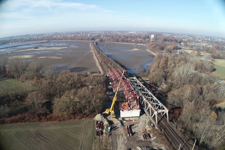 Już widać nowy 150-metrowy most kolejowy na Wiśle. Pociągi pojadą nim w Beskidy, PKP PLK