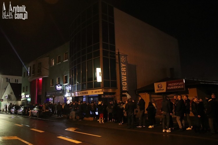 Tłumy bawiły się w otwartym nocnym klubie w Rybniku, Bartłomiej Furmanowicz
