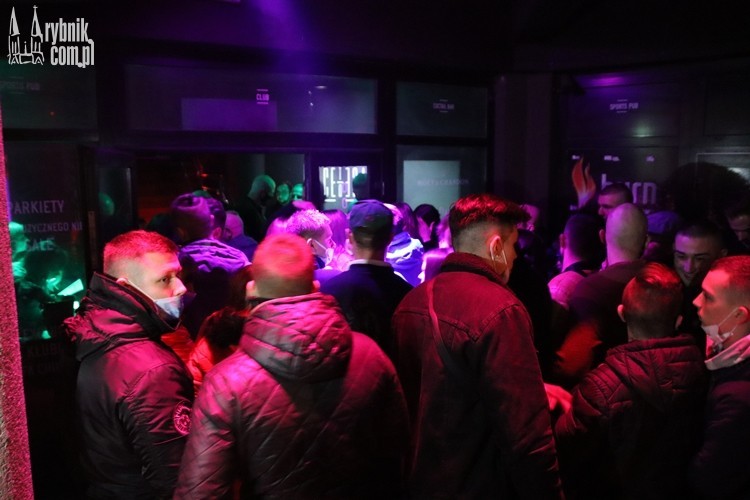 Tłumy bawiły się w otwartym nocnym klubie w Rybniku, Bartłomiej Furmanowicz