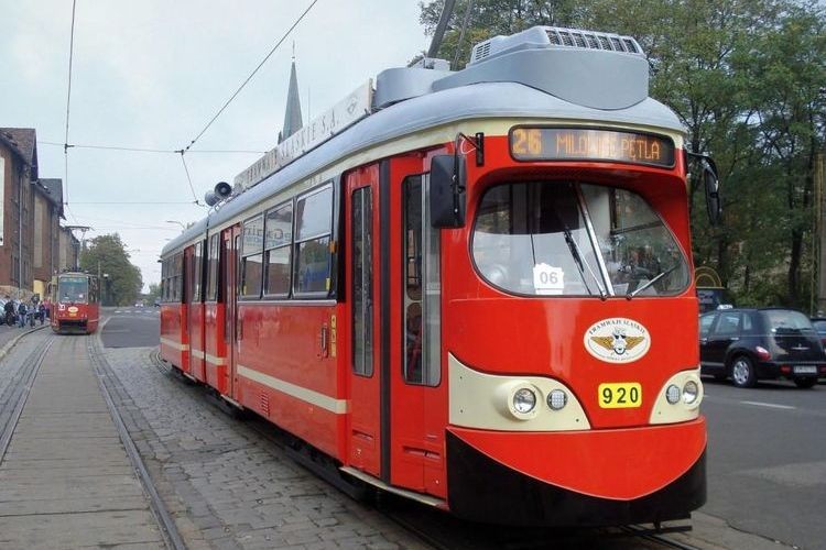 Wiedeńskie tramwaje E1 przejechały 10 mln kilometrów. Od poniedziałku są na emeryturze, Tramwaje Śląskie