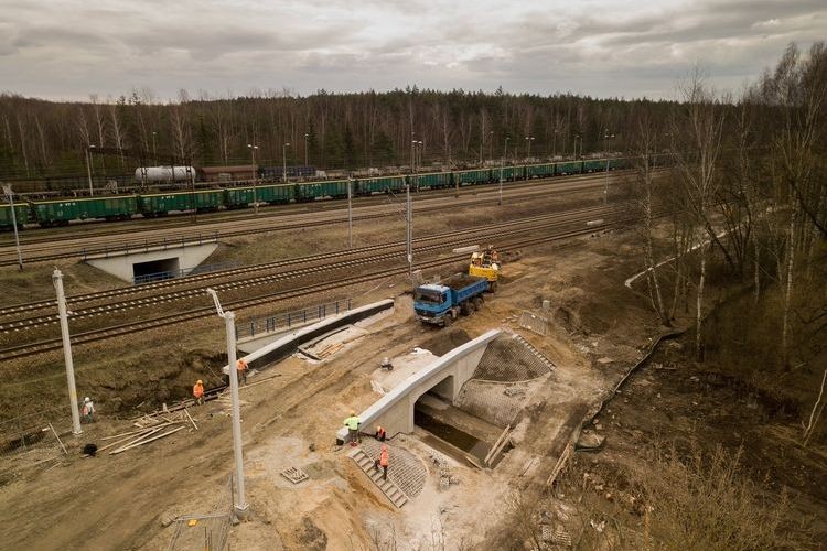 Koleją na lotnisko - PLK rozszerza zakres prac przy budowie torów (foto, wideo), Szymon Grochowski