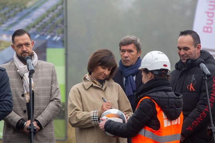 Katowice rozpoczynają budowę stadionu miejskiego z halą widowiskową, NDI