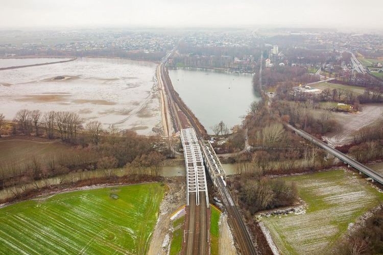 Nowy most kolejowy nad Wisłą gotowy. Pociągi już jeżdżą, Łukasz Hachuła, PKP PLK