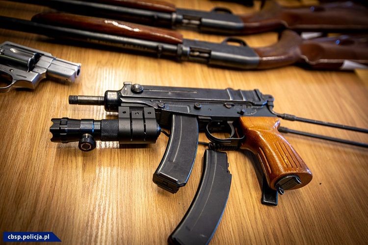 Akcja CBŚP na Śląsku. Wpadł gang handlarzy bronią (foto, wideo), CBŚP