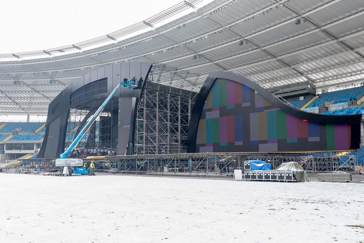 Jak powstaje 300-tonowa sylwestrowa scena na Stadionie Śląskim, biuro prasowe Urząd Marszałkowski