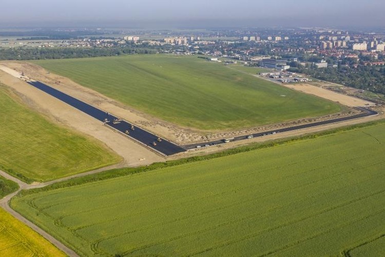 Lotnisko w Gliwicach - już widać pas startowy, gliwice.eu