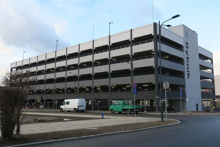 Katowice: przy MCK powstanie piętrowy parking! Tyle, że płatny, L.Tyl