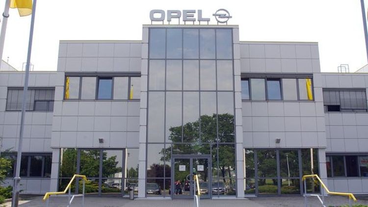 Opel w Gliwicach tnie koszty, czy omija prawo? Związkowcy zapowiadają masówki w obronie pracowników, materiały prasowe