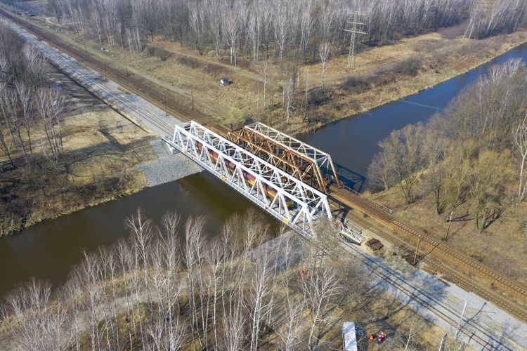 Gliwice – Kędzierzyn: nowy most kolejowy nad kanałem już czynny, PKP PLK