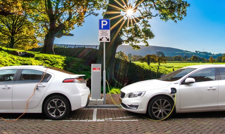 Ile kosztuje jazda samochodem elektrycznym? Czy fotowoltaika w domu gwarantuje podróż za darmo?, pixabay