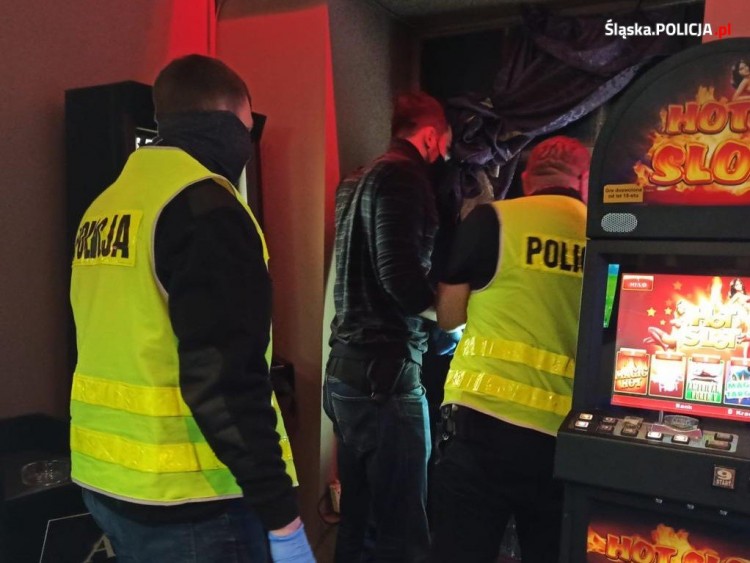 Śląska policja uderza w nielegalny hazard. Wśród podejrzanych celnicy, 