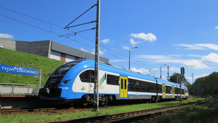 Koleje Śląskie będą zasilane energią z OZE. Przewoźnik przystąpił do programu Zielona Kolej, Koleje Śląskie