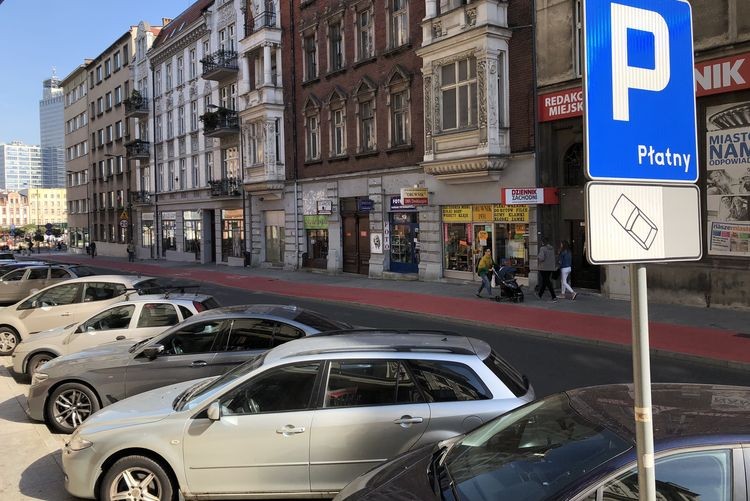 Mieszkańcy i firmy popierają droższe parkowanie w Katowicach, 