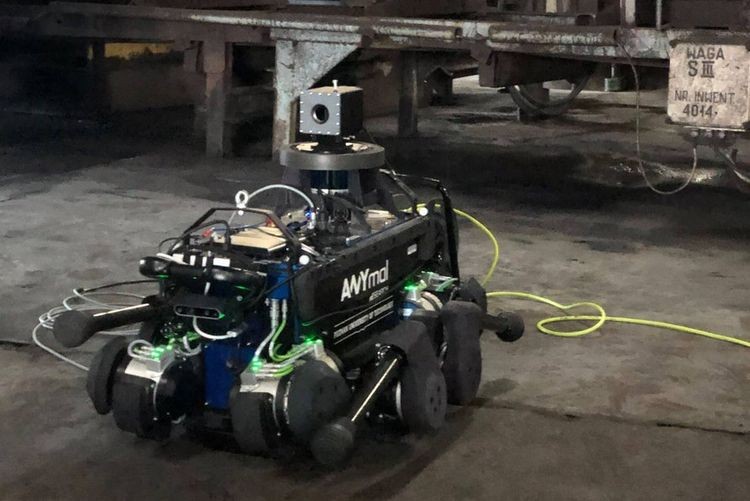 JSW: przemysłowy robot penetrował Kopalnię Pniówek, materiały prasowe JZR