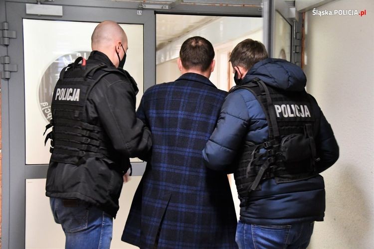 Policja zatrzymała byłego prezydenta Świętochłowic, zastępcę i dwóch urzędników (foto, wideo), Policja Śląska