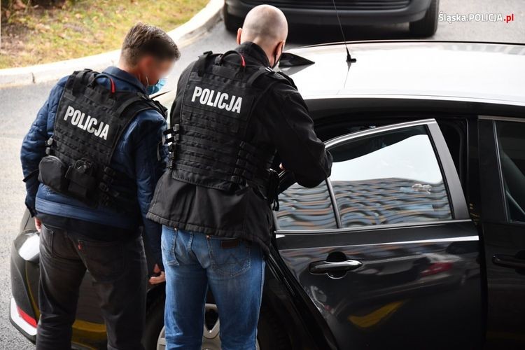 Policja zatrzymała byłego prezydenta Świętochłowic, zastępcę i dwóch urzędników (foto, wideo), Policja Śląska