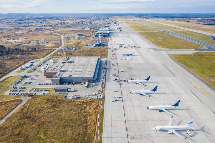 Kończy się budowa parkingu dla samolotów w Pyrzowicach, Piotr Adamczyk, Katowice Airport