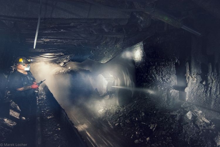 Nowa ściana w kopalni Janina uruchomiona. Górników wozi ogromna klatka szybowa (wideo), materiały prasowe