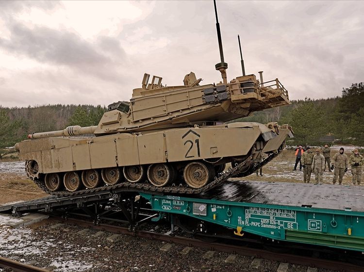 Abramsy testują rampy kolejowe z Gliwic. Sprzęt spółki Obrum poprawia mobilność wojsk NATO, Facebook/PGZ