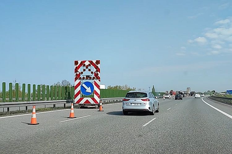 Uwaga, utrudnienia na autostradzie A1. Co się dzieje? (foto, wideo), 