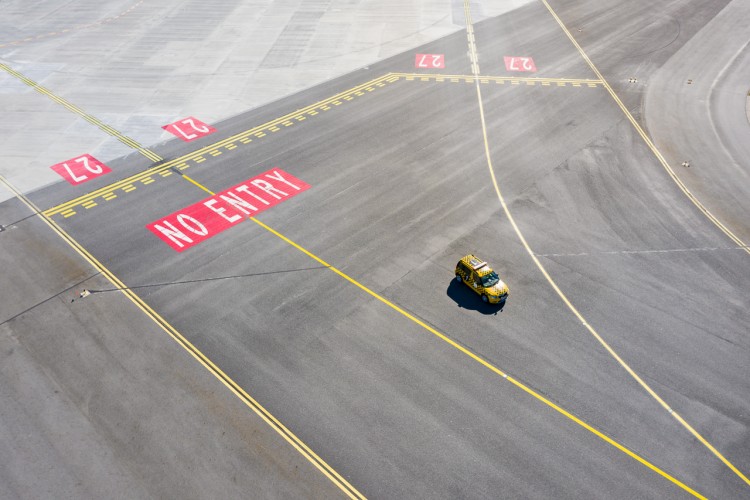 Lotnisko w Pyrzowicach czeka nietypowe malowanie. Przez zmiany bieguna magnetycznego, Wojciech Radwański