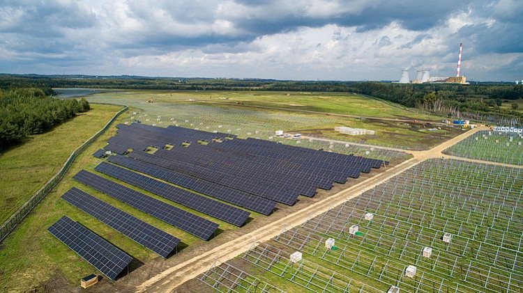 W największej farmie w Polsce ruszył montaż paneli. Pierwszy prąd z Mysłowic w 2023 roku, materiały prasowe