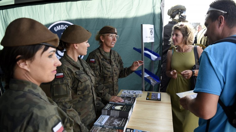 Obowiązek wojskowy także dla kobiet – coś mi tu się nie zgadza, Wojsko Polskie