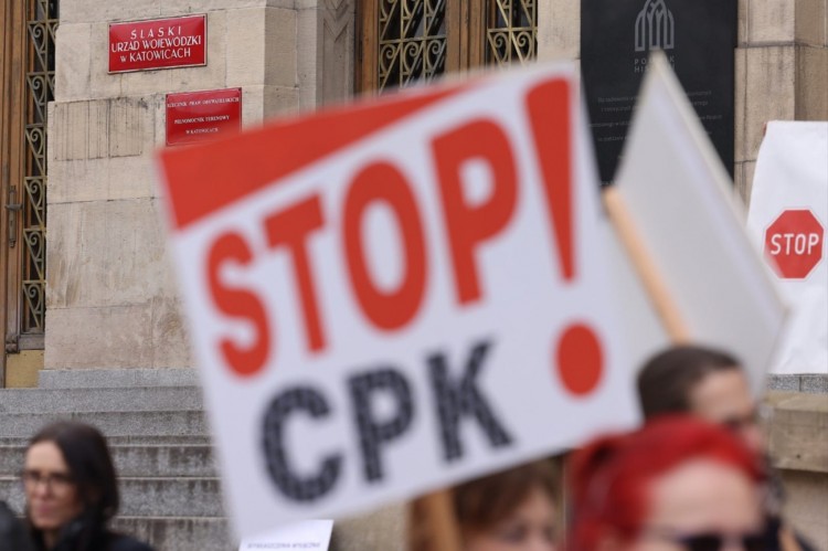 Marszałek też przeciwko kolei CPK. Chełstowski oburzony 