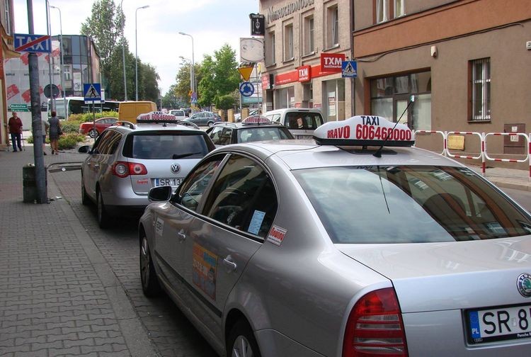 Zawód: taksówkarz - czy to się jeszcze opłaca? Sprawdzamy kondycję branży w Śląskiem, facebook.com/taxi.bravo.taxi