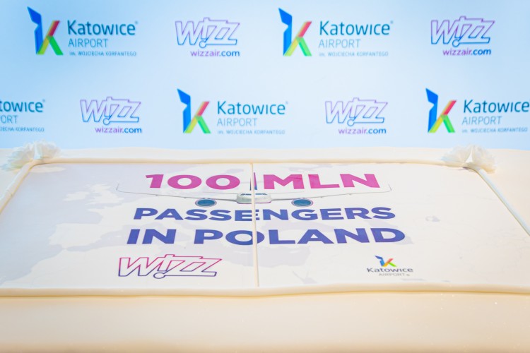 Historyczny kamień milowy. Wizz Air obsłużył w Katowice Airport 100-milionowego pasażera!, Piotr Adamczyk