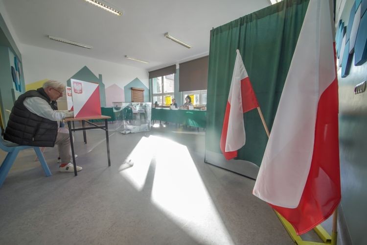 Wybory samorządowe 2024. Frekwencja w Śląskiem na godzinę 12.00, Archiwum