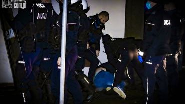 Policja ruszyła pałkami, gazem i bronią hukową. W Rybniku rozegrała się bitwa o nocny klub