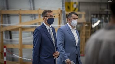 Premier Morawiecki w fabryce Eko-Okien w Kornicach